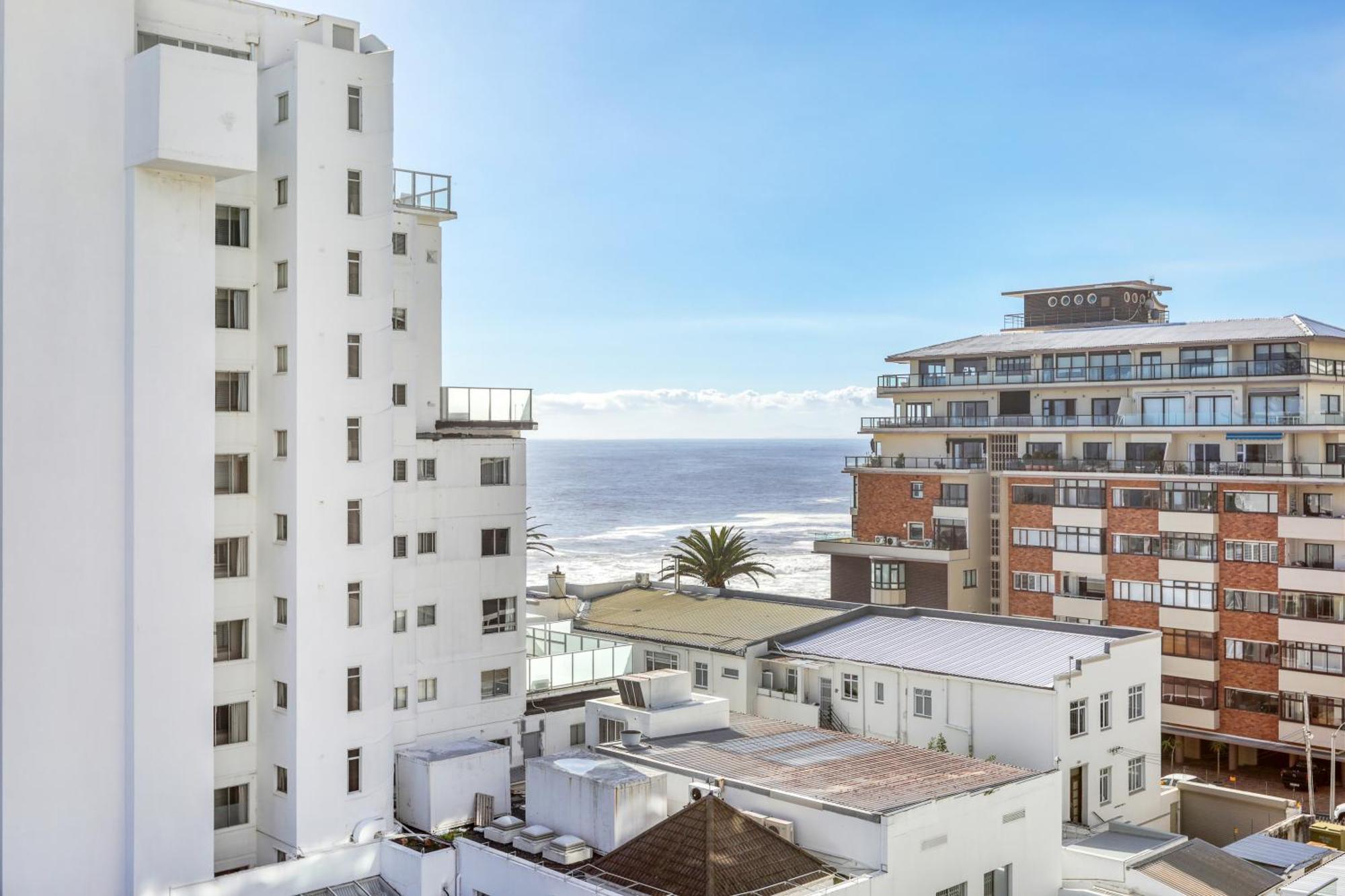 Backup-Powered Bantry Bay View 2 Bed Apartment Cape Town Exterior photo